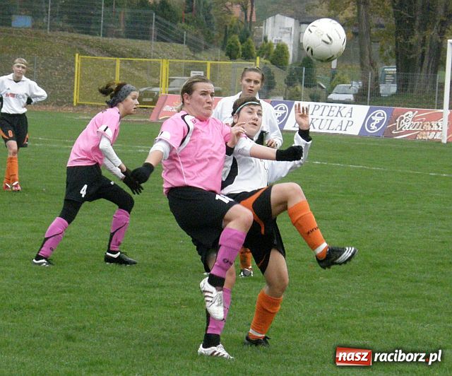 Zdjęcie w galerii na portalu naszraciborz.pl: Po ofiarnej walce z obu stron puchar został w Raciborzu wiadomości z regionu