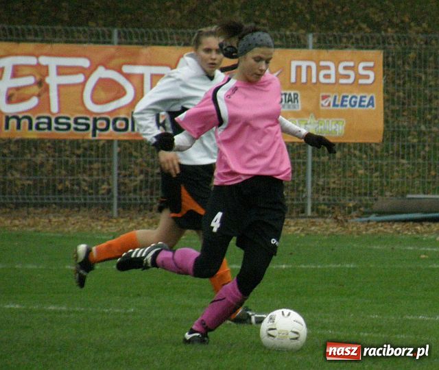 Zdjęcie w galerii na portalu naszraciborz.pl: Po ofiarnej walce z obu stron puchar został w Raciborzu wiadomości z regionu