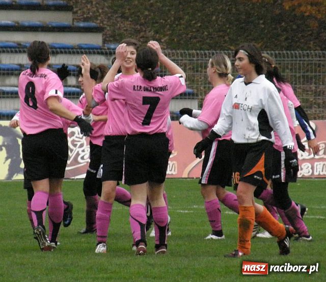 Zdjęcie w galerii na portalu naszraciborz.pl: Po ofiarnej walce z obu stron puchar został w Raciborzu wiadomości z regionu