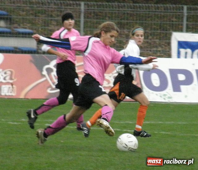 Zdjęcie w galerii na portalu naszraciborz.pl: Po ofiarnej walce z obu stron puchar został w Raciborzu wiadomości z regionu