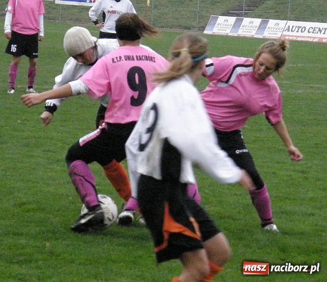 Zdjęcie w galerii na portalu naszraciborz.pl: Po ofiarnej walce z obu stron puchar został w Raciborzu wiadomości z regionu