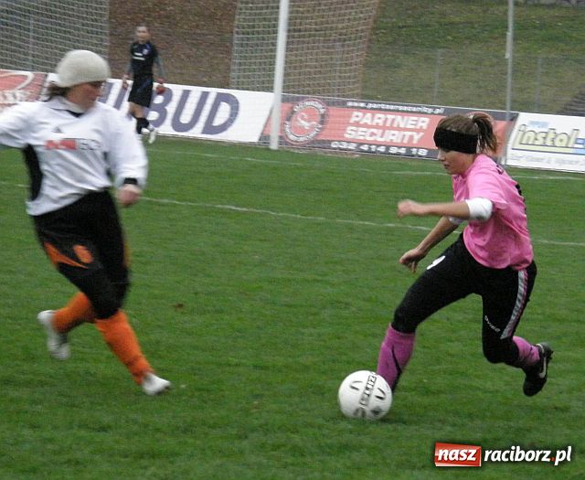 Zdjęcie w galerii na portalu naszraciborz.pl: Po ofiarnej walce z obu stron puchar został w Raciborzu wiadomości z regionu