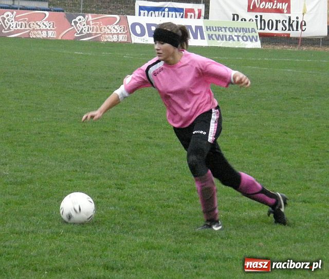 Zdjęcie w galerii na portalu naszraciborz.pl: Po ofiarnej walce z obu stron puchar został w Raciborzu wiadomości z regionu