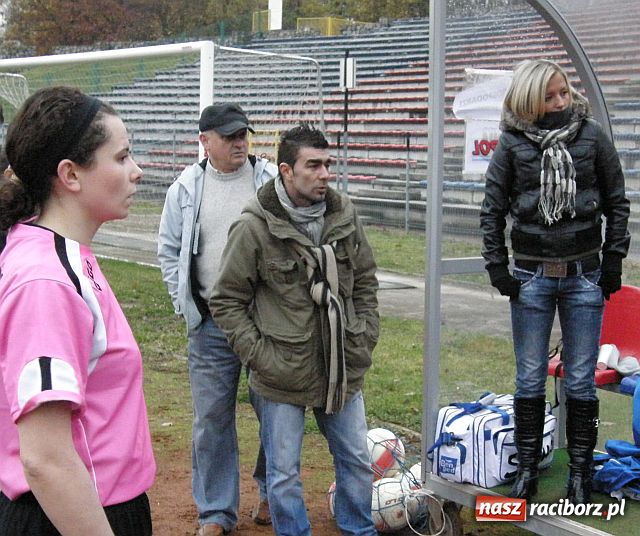 Zdjęcie w galerii na portalu naszraciborz.pl: Po ofiarnej walce z obu stron puchar został w Raciborzu wiadomości z regionu