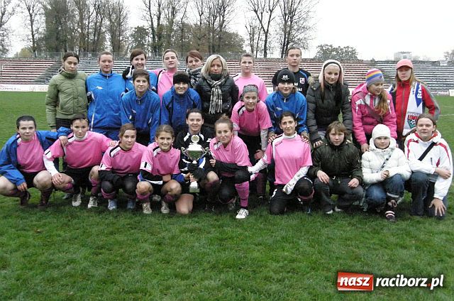 Zdjęcie w galerii na portalu naszraciborz.pl: Po ofiarnej walce z obu stron puchar został w Raciborzu wiadomości z regionu