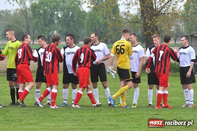 Zdjęcie w galerii na portalu naszraciborz.pl: Siedem goli w Bieńkowicach. Mateusz Foreiter katem Pstrążnej wiadomości z regionu