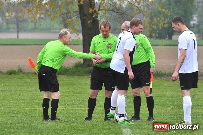 Zdjęcie w galerii na portalu naszraciborz.pl: Siedem goli w Bieńkowicach. Mateusz Foreiter katem Pstrążnej wiadomości z regionu