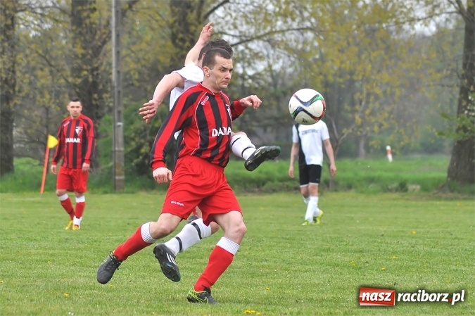 Zdjęcie w galerii na portalu naszraciborz.pl: Siedem goli w Bieńkowicach. Mateusz Foreiter katem Pstrążnej wiadomości z regionu