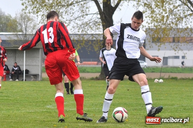 Zdjęcie w galerii na portalu naszraciborz.pl: Siedem goli w Bieńkowicach. Mateusz Foreiter katem Pstrążnej wiadomości z regionu