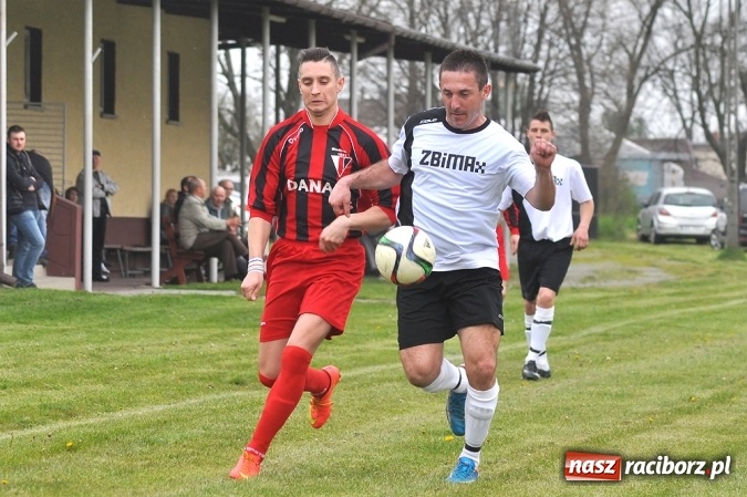 Zdjęcie w galerii na portalu naszraciborz.pl: Siedem goli w Bieńkowicach. Mateusz Foreiter katem Pstrążnej wiadomości z regionu