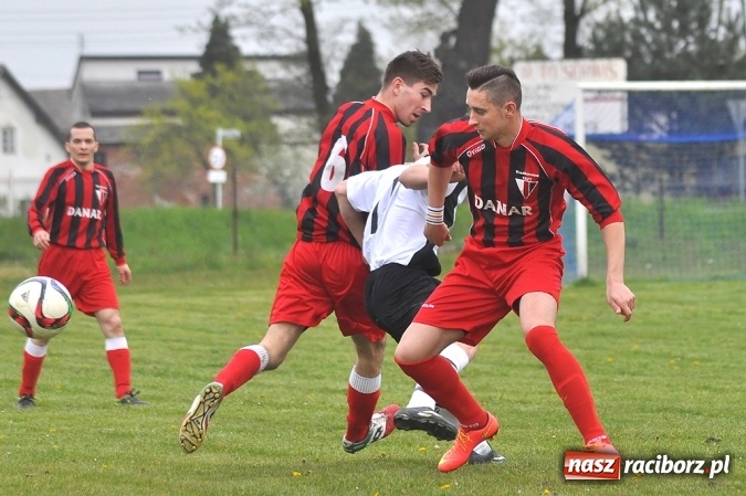 Zdjęcie w galerii na portalu naszraciborz.pl: Siedem goli w Bieńkowicach. Mateusz Foreiter katem Pstrążnej wiadomości z regionu