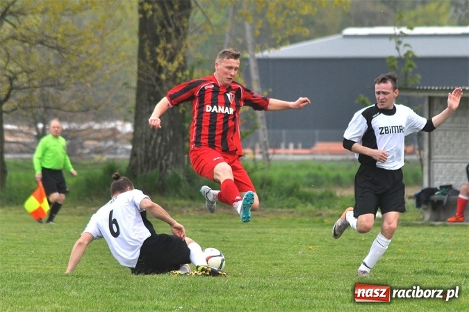 Zdjęcie w galerii na portalu naszraciborz.pl: Siedem goli w Bieńkowicach. Mateusz Foreiter katem Pstrążnej wiadomości z regionu