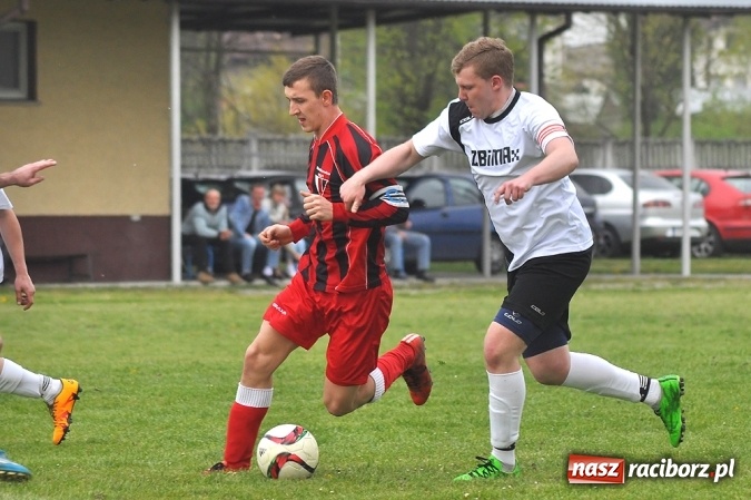 Zdjęcie w galerii na portalu naszraciborz.pl: Siedem goli w Bieńkowicach. Mateusz Foreiter katem Pstrążnej wiadomości z regionu