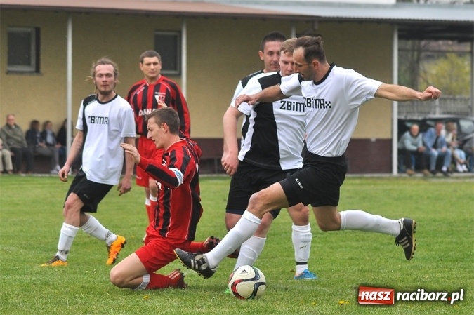 Zdjęcie w galerii na portalu naszraciborz.pl: Siedem goli w Bieńkowicach. Mateusz Foreiter katem Pstrążnej wiadomości z regionu