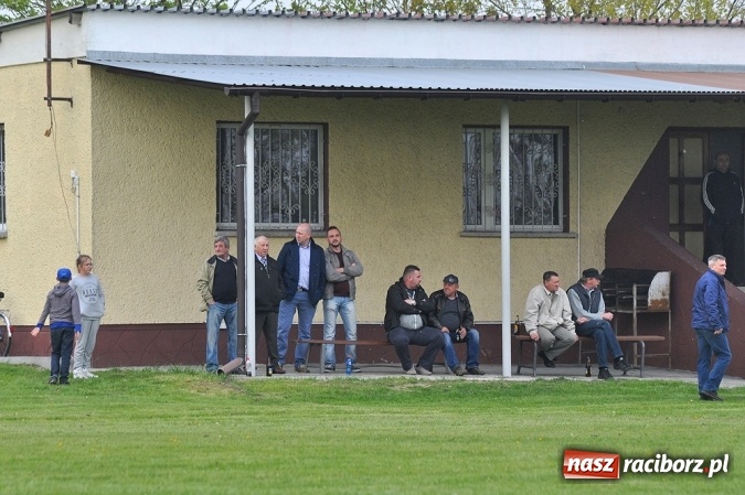 Zdjęcie w galerii na portalu naszraciborz.pl: Siedem goli w Bieńkowicach. Mateusz Foreiter katem Pstrążnej wiadomości z regionu