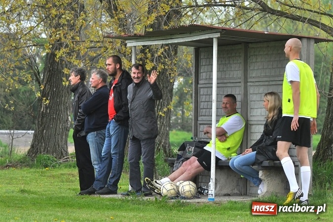 Zdjęcie w galerii na portalu naszraciborz.pl: Siedem goli w Bieńkowicach. Mateusz Foreiter katem Pstrążnej wiadomości z regionu