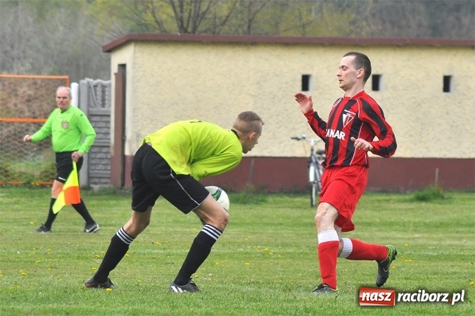 Zdjęcie w galerii na portalu naszraciborz.pl: Siedem goli w Bieńkowicach. Mateusz Foreiter katem Pstrążnej wiadomości z regionu