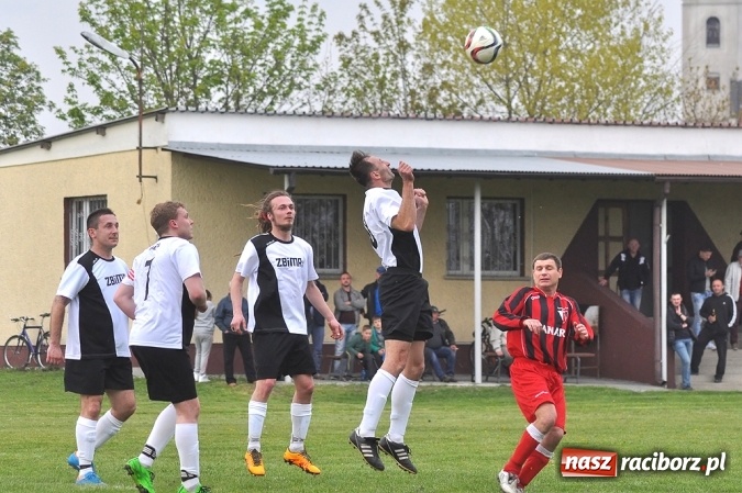 Zdjęcie w galerii na portalu naszraciborz.pl: Siedem goli w Bieńkowicach. Mateusz Foreiter katem Pstrążnej wiadomości z regionu