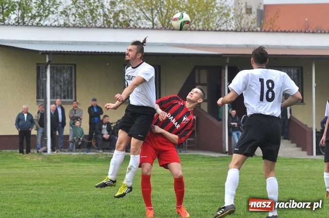 Zdjęcie w galerii na portalu naszraciborz.pl: Siedem goli w Bieńkowicach. Mateusz Foreiter katem Pstrążnej wiadomości z regionu