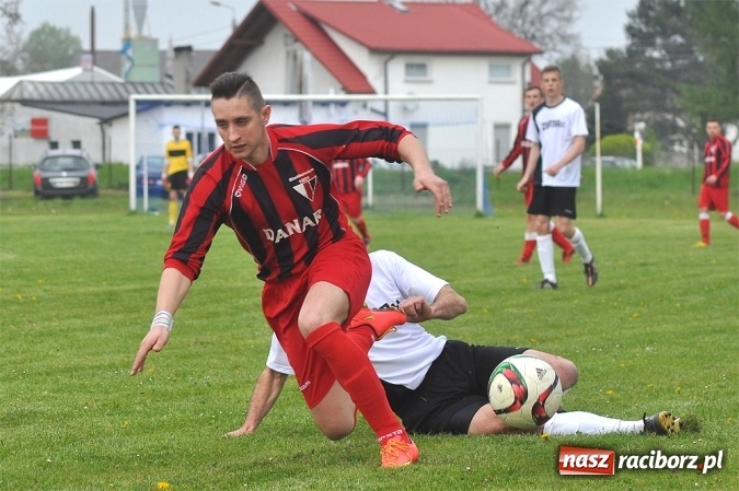 Zdjęcie w galerii na portalu naszraciborz.pl: Siedem goli w Bieńkowicach. Mateusz Foreiter katem Pstrążnej wiadomości z regionu