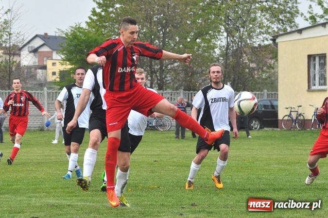 Zdjęcie w galerii na portalu naszraciborz.pl: Siedem goli w Bieńkowicach. Mateusz Foreiter katem Pstrążnej wiadomości z regionu