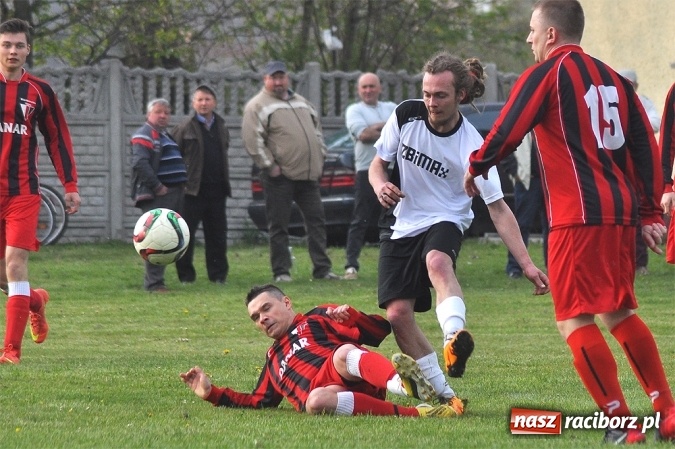 Zdjęcie w galerii na portalu naszraciborz.pl: Siedem goli w Bieńkowicach. Mateusz Foreiter katem Pstrążnej wiadomości z regionu