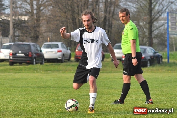 Zdjęcie w galerii na portalu naszraciborz.pl: Siedem goli w Bieńkowicach. Mateusz Foreiter katem Pstrążnej wiadomości z regionu