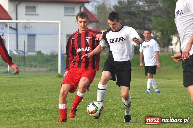Zdjęcie w galerii na portalu naszraciborz.pl: Siedem goli w Bieńkowicach. Mateusz Foreiter katem Pstrążnej wiadomości z regionu