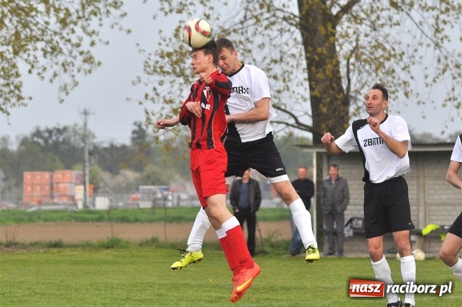 Zdjęcie w galerii na portalu naszraciborz.pl: Siedem goli w Bieńkowicach. Mateusz Foreiter katem Pstrążnej wiadomości z regionu