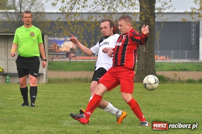 Zdjęcie w galerii na portalu naszraciborz.pl: Siedem goli w Bieńkowicach. Mateusz Foreiter katem Pstrążnej wiadomości z regionu