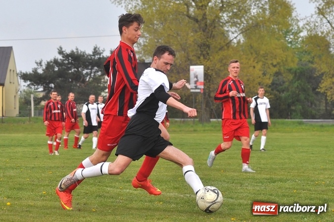 Zdjęcie w galerii na portalu naszraciborz.pl: Siedem goli w Bieńkowicach. Mateusz Foreiter katem Pstrążnej wiadomości z regionu