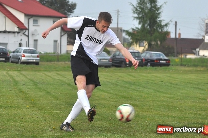 Zdjęcie w galerii na portalu naszraciborz.pl: Siedem goli w Bieńkowicach. Mateusz Foreiter katem Pstrążnej wiadomości z regionu