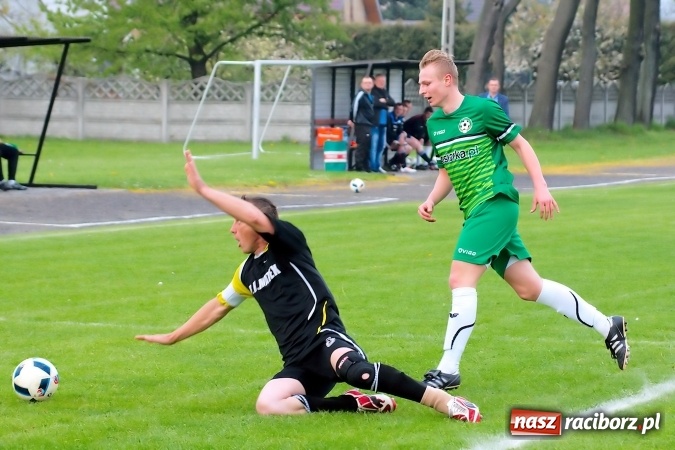 Zdjęcie w galerii na portalu naszraciborz.pl: Gole, kartki i kontuzja, czyli derby gminy Krzyżanowice wiadomości z regionu