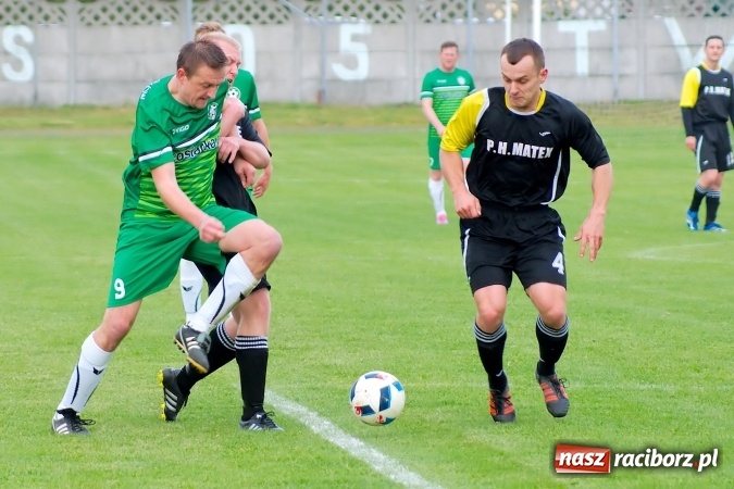 Zdjęcie w galerii na portalu naszraciborz.pl: Gole, kartki i kontuzja, czyli derby gminy Krzyżanowice wiadomości z regionu