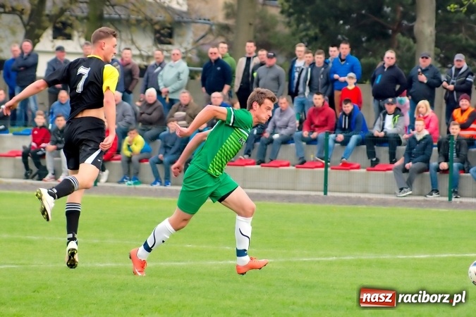 Zdjęcie w galerii na portalu naszraciborz.pl: Gole, kartki i kontuzja, czyli derby gminy Krzyżanowice wiadomości z regionu