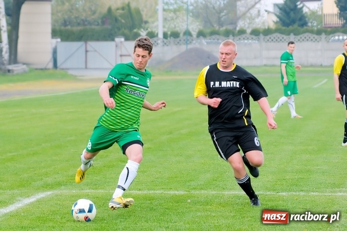 Zdjęcie w galerii na portalu naszraciborz.pl: Gole, kartki i kontuzja, czyli derby gminy Krzyżanowice wiadomości z regionu
