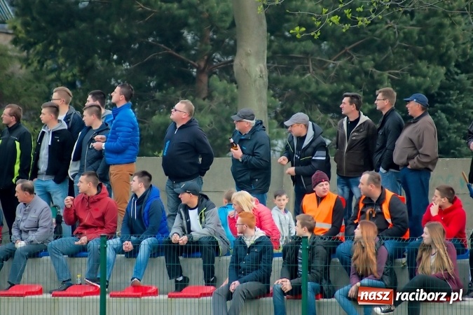 Zdjęcie w galerii na portalu naszraciborz.pl: Gole, kartki i kontuzja, czyli derby gminy Krzyżanowice wiadomości z regionu