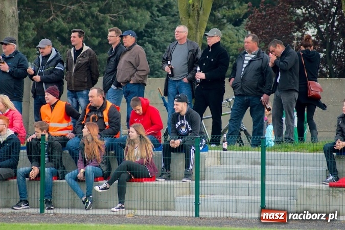 Zdjęcie w galerii na portalu naszraciborz.pl: Gole, kartki i kontuzja, czyli derby gminy Krzyżanowice wiadomości z regionu