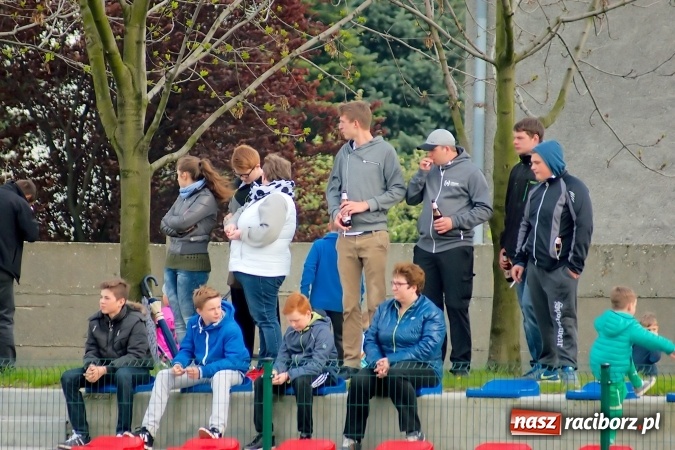 Zdjęcie w galerii na portalu naszraciborz.pl: Gole, kartki i kontuzja, czyli derby gminy Krzyżanowice wiadomości z regionu