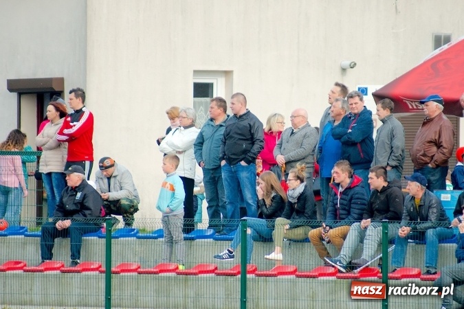 Zdjęcie w galerii na portalu naszraciborz.pl: Gole, kartki i kontuzja, czyli derby gminy Krzyżanowice wiadomości z regionu