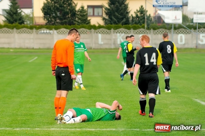 Zdjęcie w galerii na portalu naszraciborz.pl: Gole, kartki i kontuzja, czyli derby gminy Krzyżanowice wiadomości z regionu