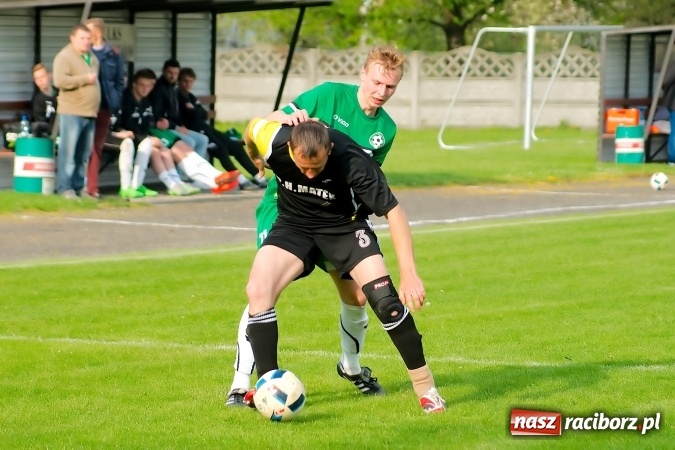 Zdjęcie w galerii na portalu naszraciborz.pl: Gole, kartki i kontuzja, czyli derby gminy Krzyżanowice wiadomości z regionu