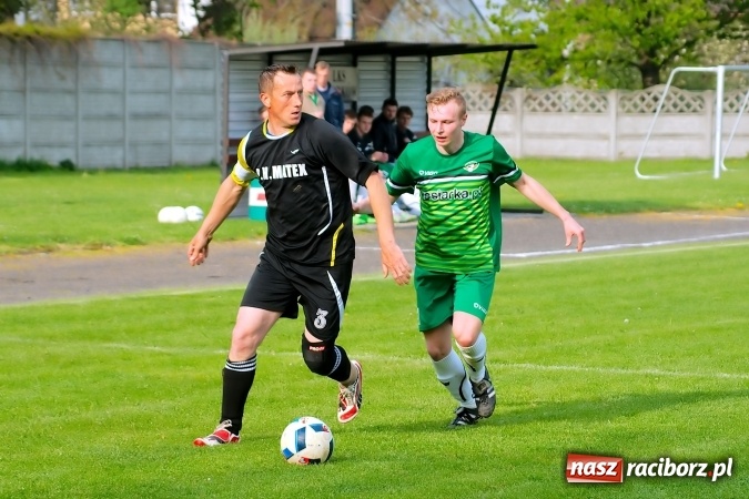 Zdjęcie w galerii na portalu naszraciborz.pl: Gole, kartki i kontuzja, czyli derby gminy Krzyżanowice wiadomości z regionu