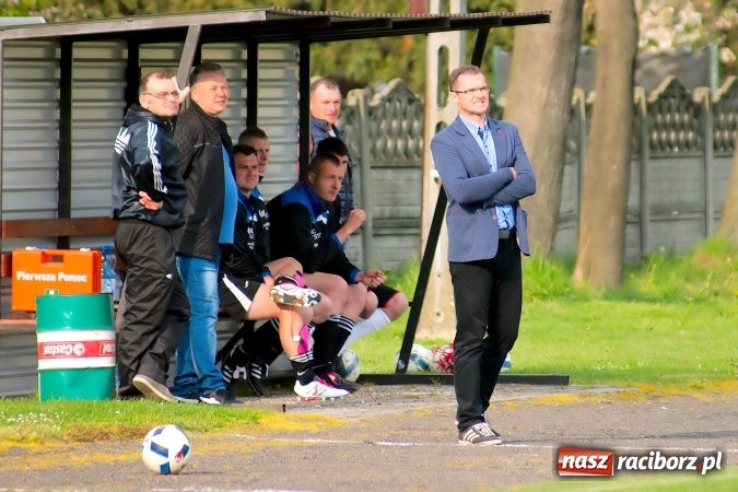 Zdjęcie w galerii na portalu naszraciborz.pl: Gole, kartki i kontuzja, czyli derby gminy Krzyżanowice wiadomości z regionu
