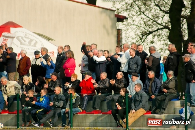Zdjęcie w galerii na portalu naszraciborz.pl: Gole, kartki i kontuzja, czyli derby gminy Krzyżanowice wiadomości z regionu