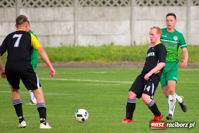 Zdjęcie w galerii na portalu naszraciborz.pl: Gole, kartki i kontuzja, czyli derby gminy Krzyżanowice wiadomości z regionu