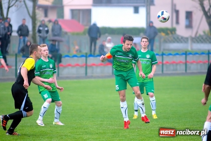 Zdjęcie w galerii na portalu naszraciborz.pl: Gole, kartki i kontuzja, czyli derby gminy Krzyżanowice wiadomości z regionu