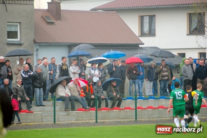 Zdjęcie w galerii na portalu naszraciborz.pl: Gole, kartki i kontuzja, czyli derby gminy Krzyżanowice wiadomości z regionu