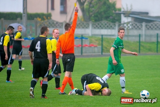 Zdjęcie w galerii na portalu naszraciborz.pl: Gole, kartki i kontuzja, czyli derby gminy Krzyżanowice wiadomości z regionu