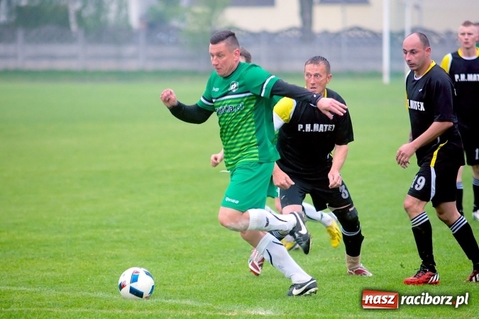 Zdjęcie w galerii na portalu naszraciborz.pl: Gole, kartki i kontuzja, czyli derby gminy Krzyżanowice wiadomości z regionu
